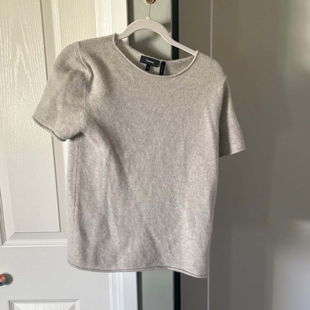 Theory Light Gray Women’s Short Sleeve Cashmere Sweater